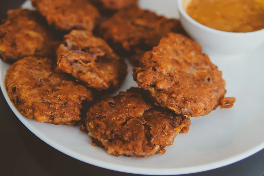 Bolinhos de bacalhau dourados
