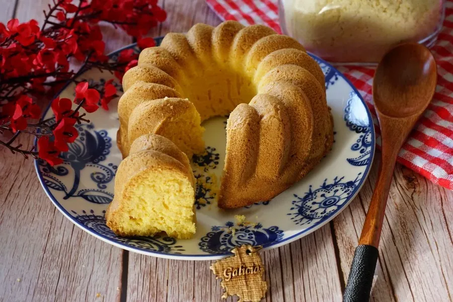 Bolo de fubá cremoso