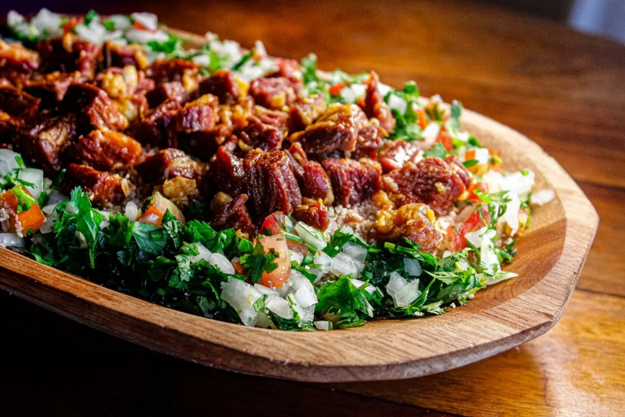 Carne de sol com macaxeira e vinagrete