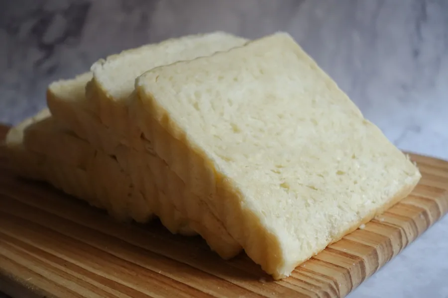 Pão de forma caseiro fatiado