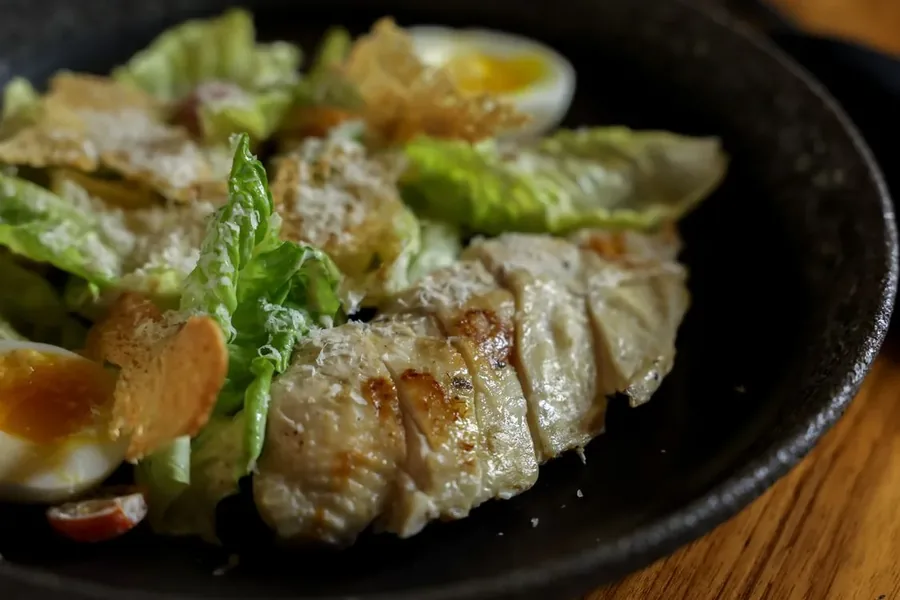 Salada Caesar caseira