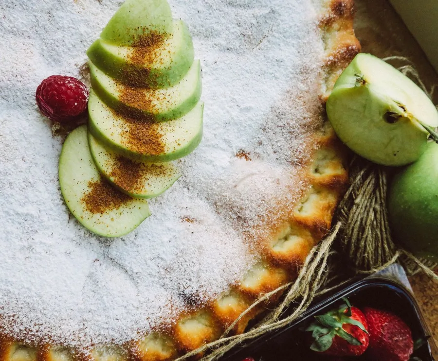 Torta de maçã com açúcar e canela